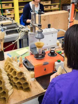 Théard fabrication fait main de brosses opératrices de l'atelier